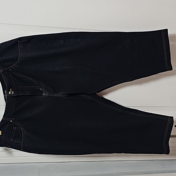 Dark Denim Capri Pants - Picture 2 of 9